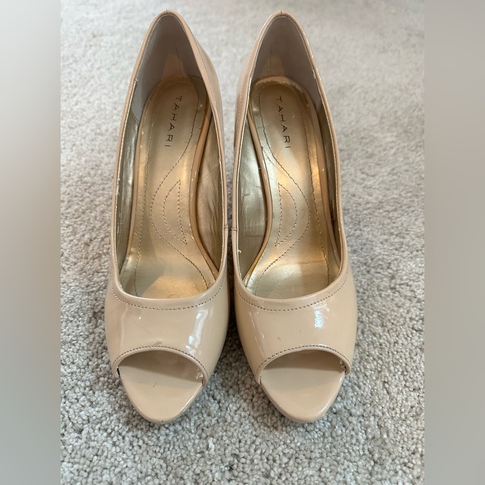 NEW Tahari Clover nude patent leather/ cork wedge